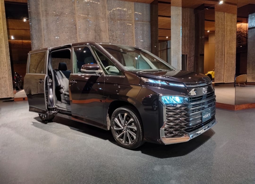NEW TOYOTA VOXY RESMI DILUNCURKAN